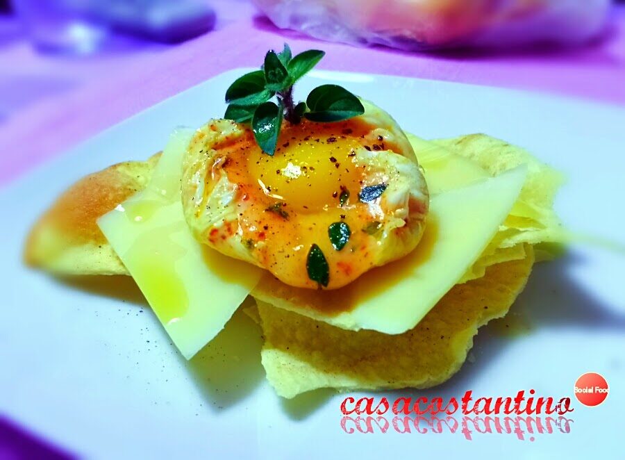Millefoglie di pane carasau con uovo pochè