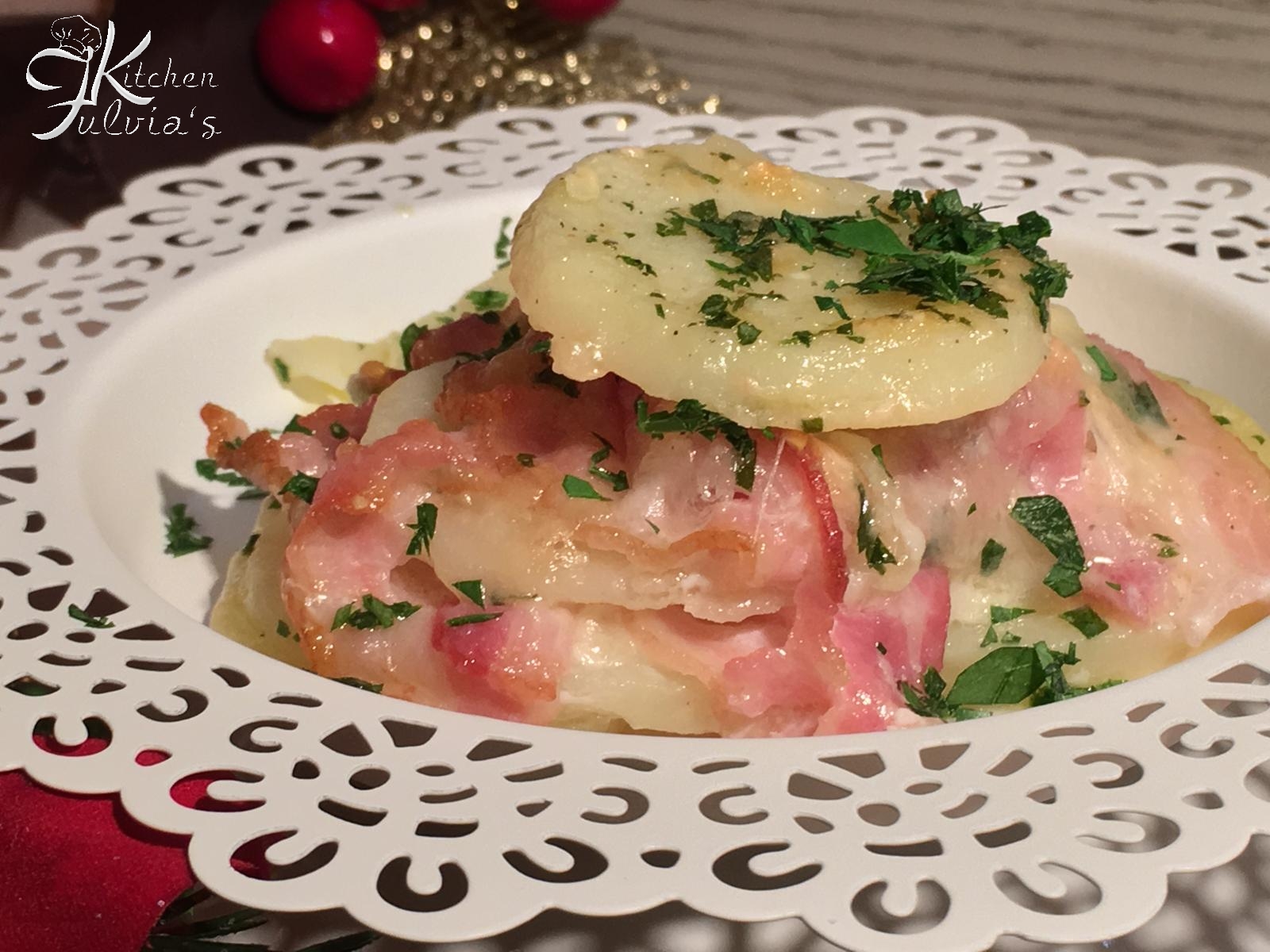 Millefoglie di patate con mozzarella di bufala e bacon