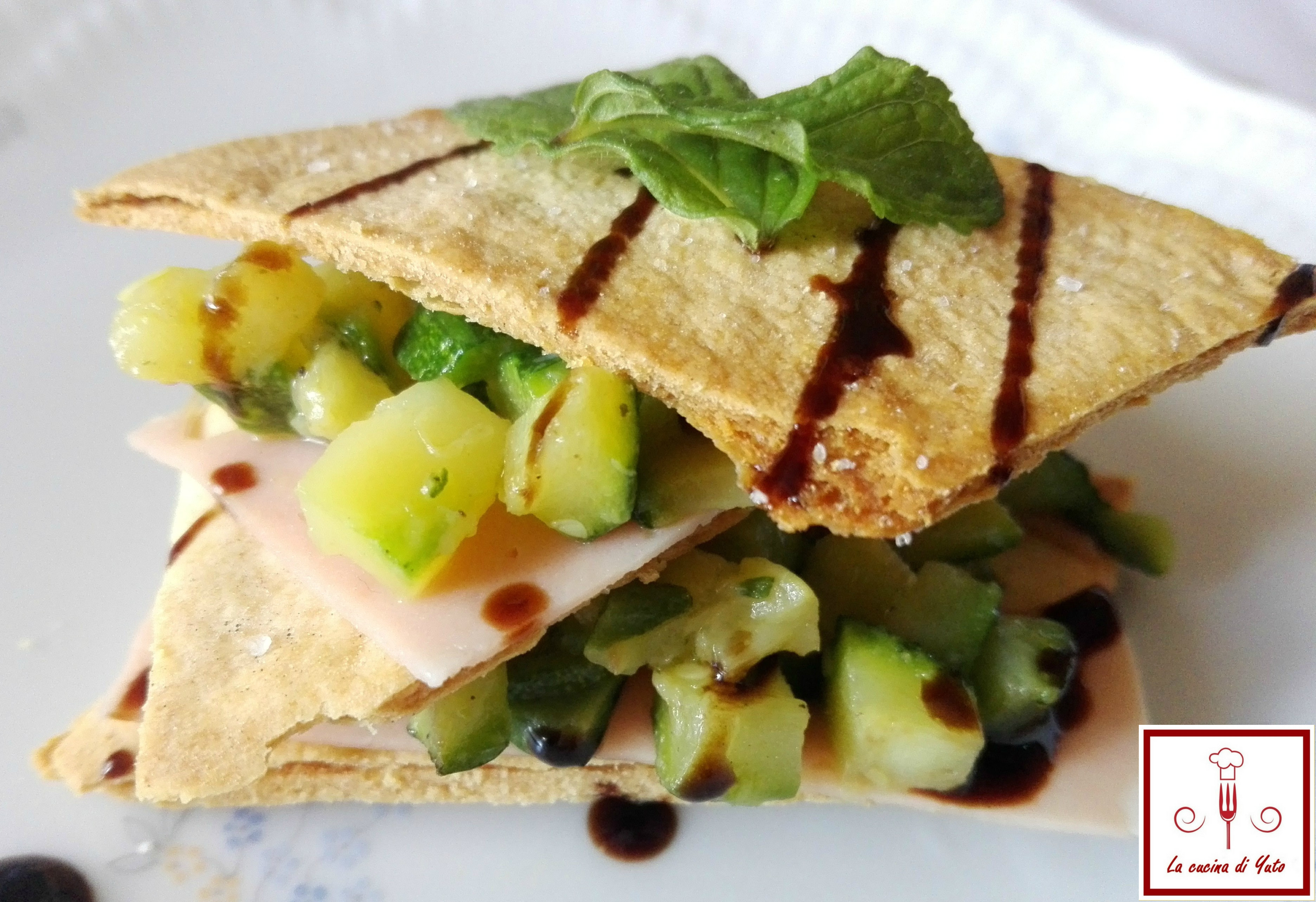 Millefoglie salata con zucchine, menta e mortadella