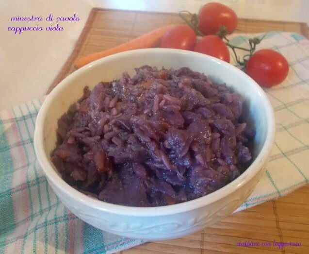 Minestra di cavolo cappuccio viola