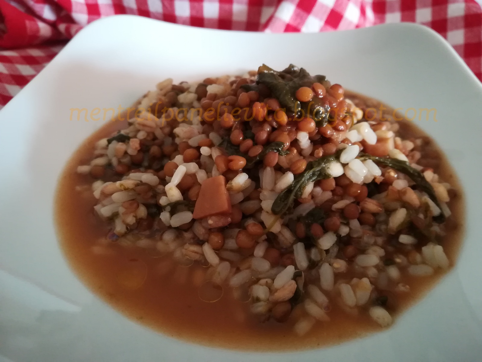 Minestra di cereali con lenticchie
