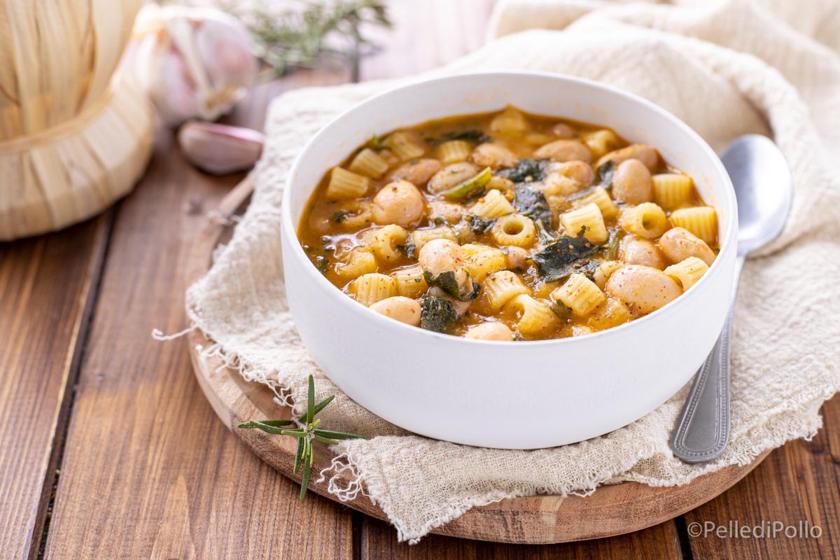 Minestra di fagioli con cavolo nero