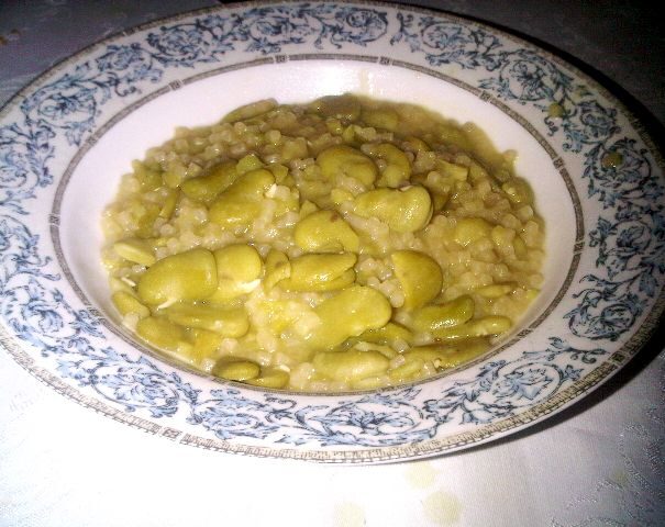 Minestra di fave secche con la pasta