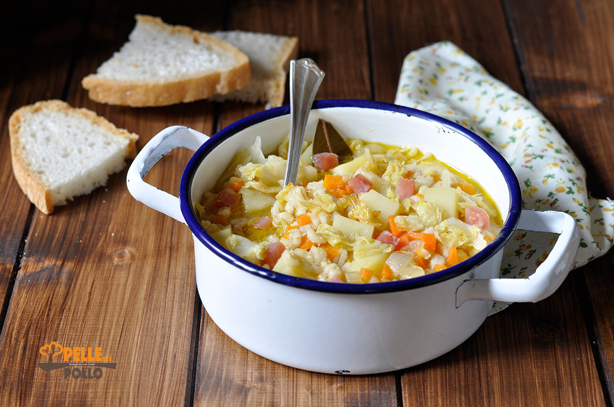 Minestra di orzo con verza e patate