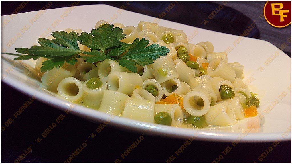 Minestra di pasta piselli e carote