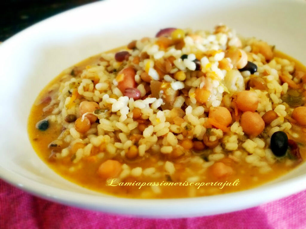 Minestra di riso farro e legumi