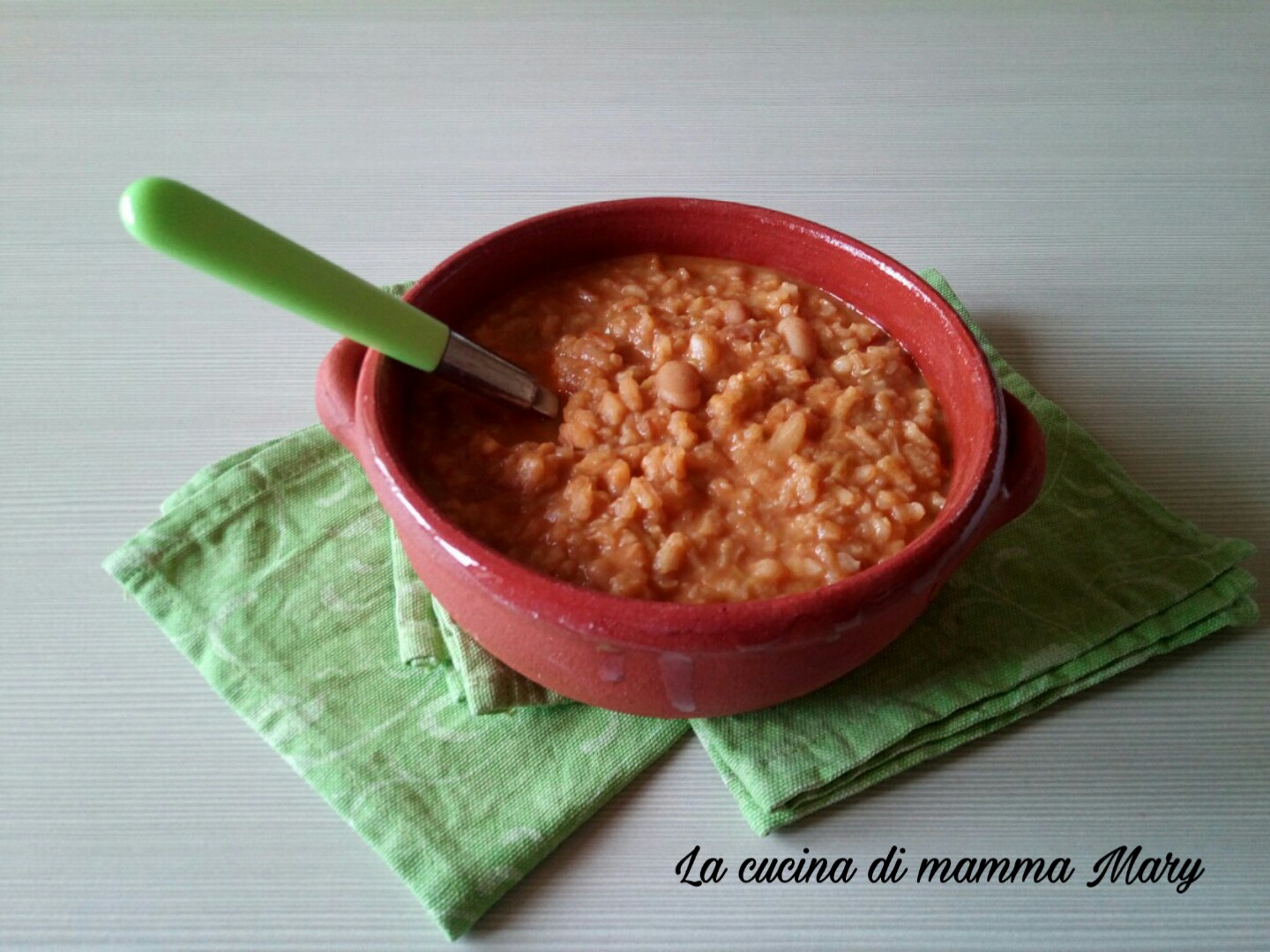 Minestra di riso, verza e fagioli con pepe rosso calabrese