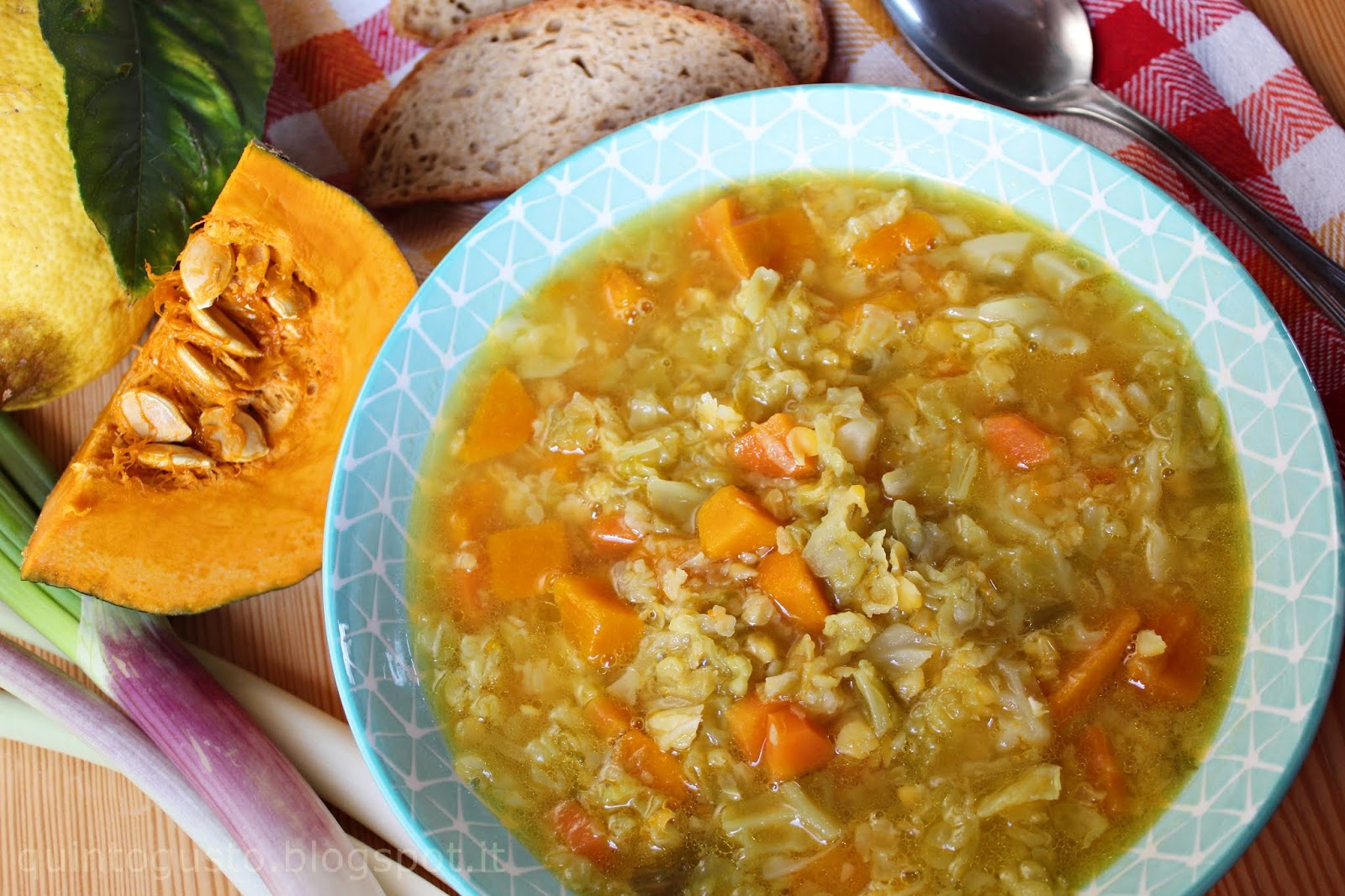 Minestrone di zucca, verza e cicerchia