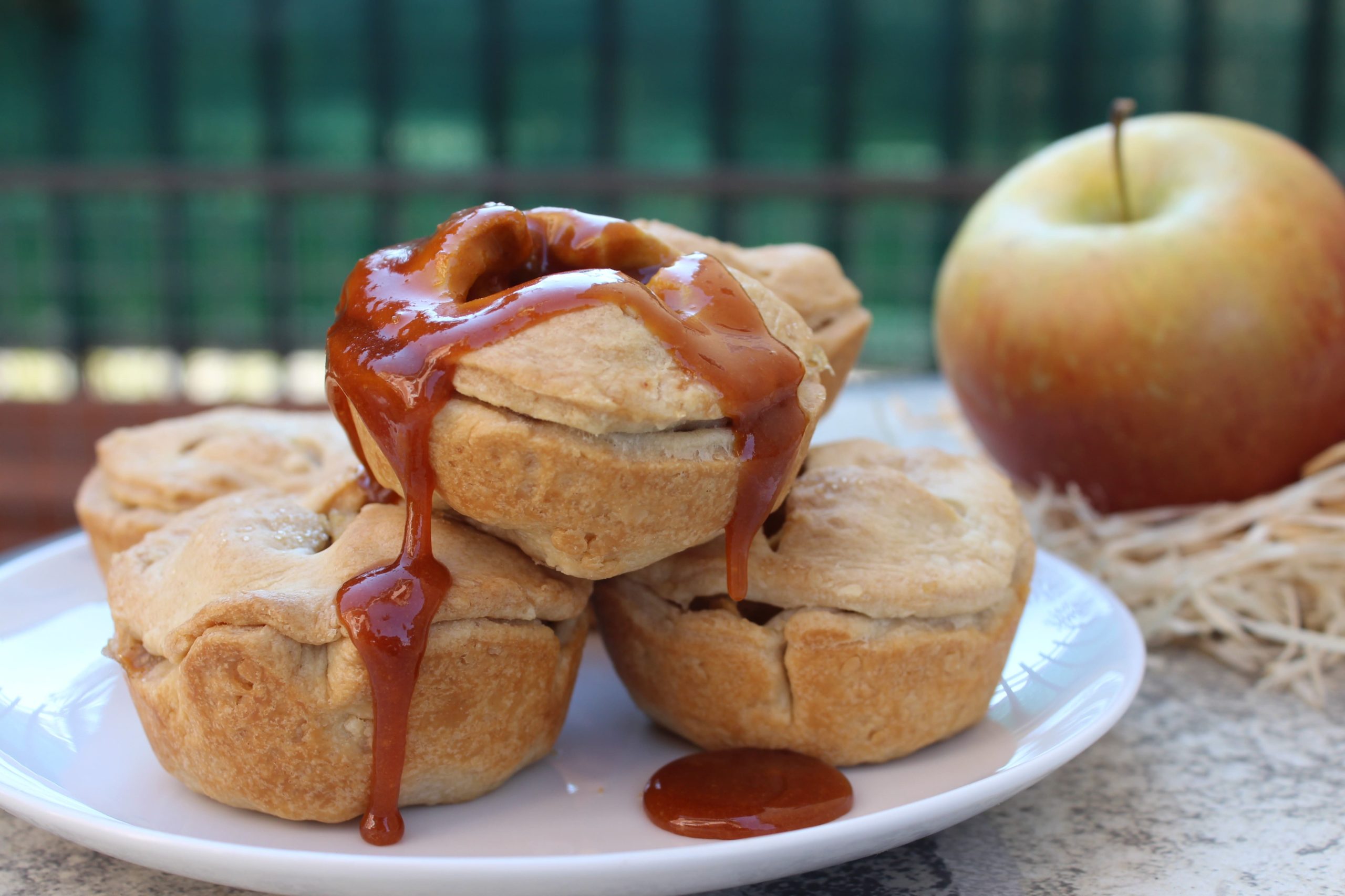 Mini apple pie con salsa al caramello