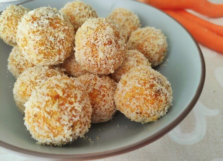 Mini balls con carote e cocco senza zucchero e senza glutine