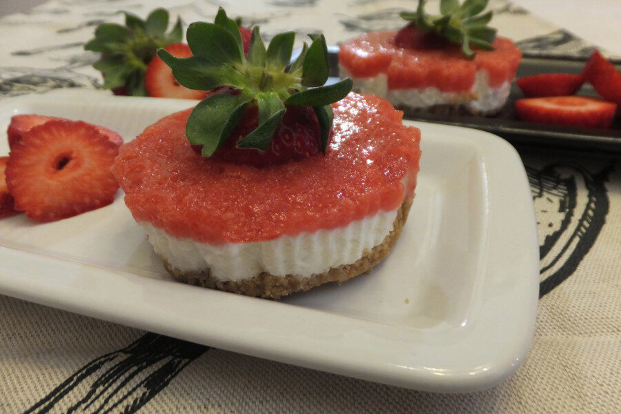 Mini cheesecake con gelatina di fragole