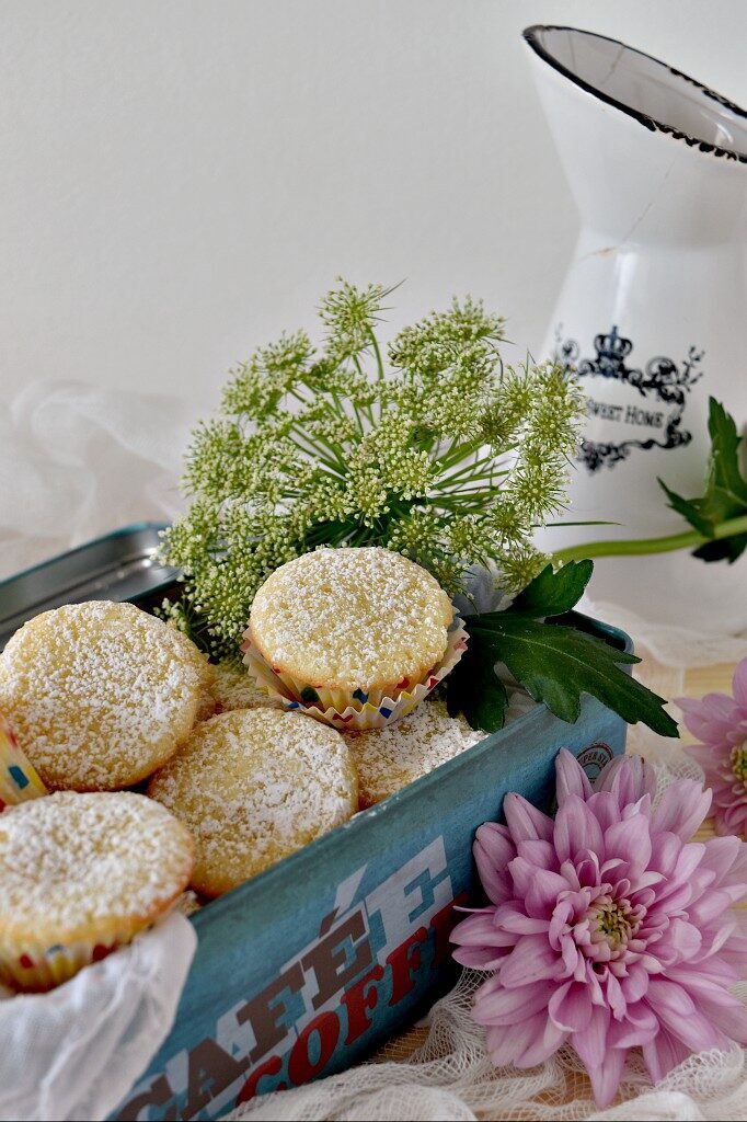 Mini cupcake alla vaniglia, soffici e leggeri