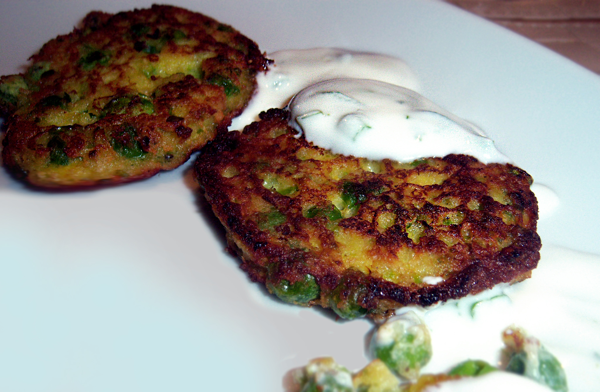 Mini frittate di piselli con salsa allo yogurt