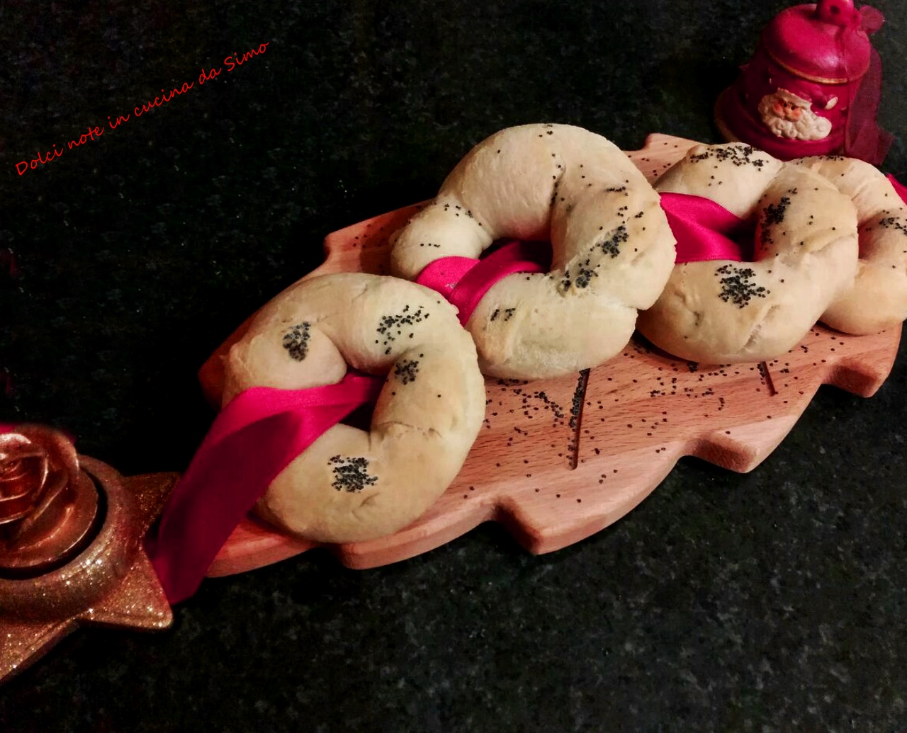 Mini ghirlande di pane con lievito madre