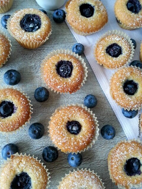 Mini muffin ai mirtilli freschi e vaniglia