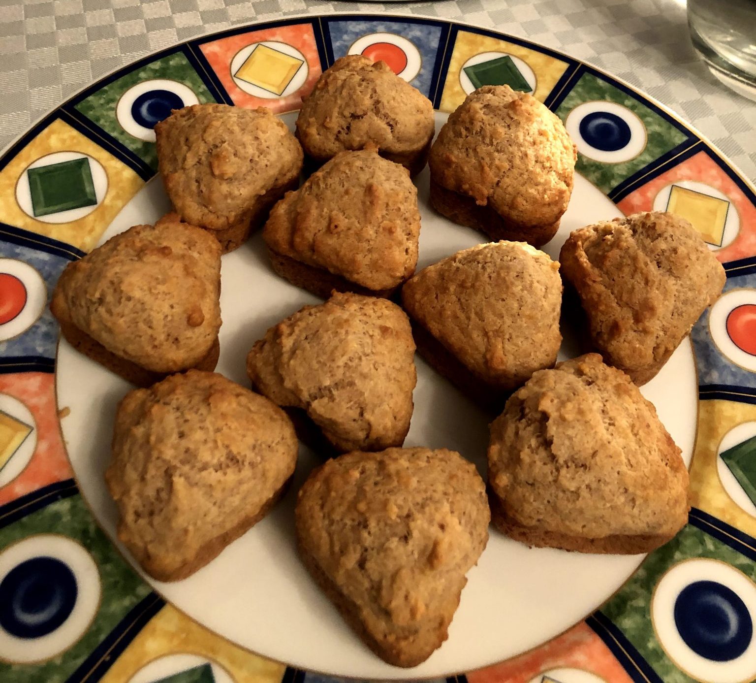Mini muffin noci, aceto balsamico e parmigiano