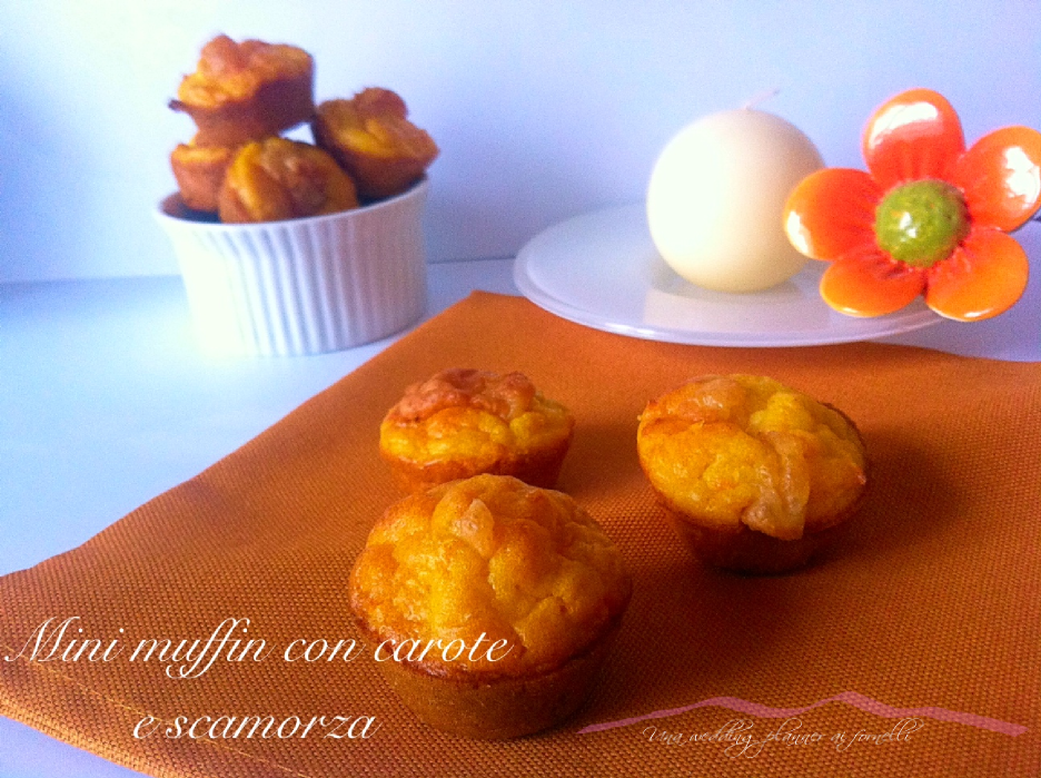 Mini muffin veloci con carote e scamorza