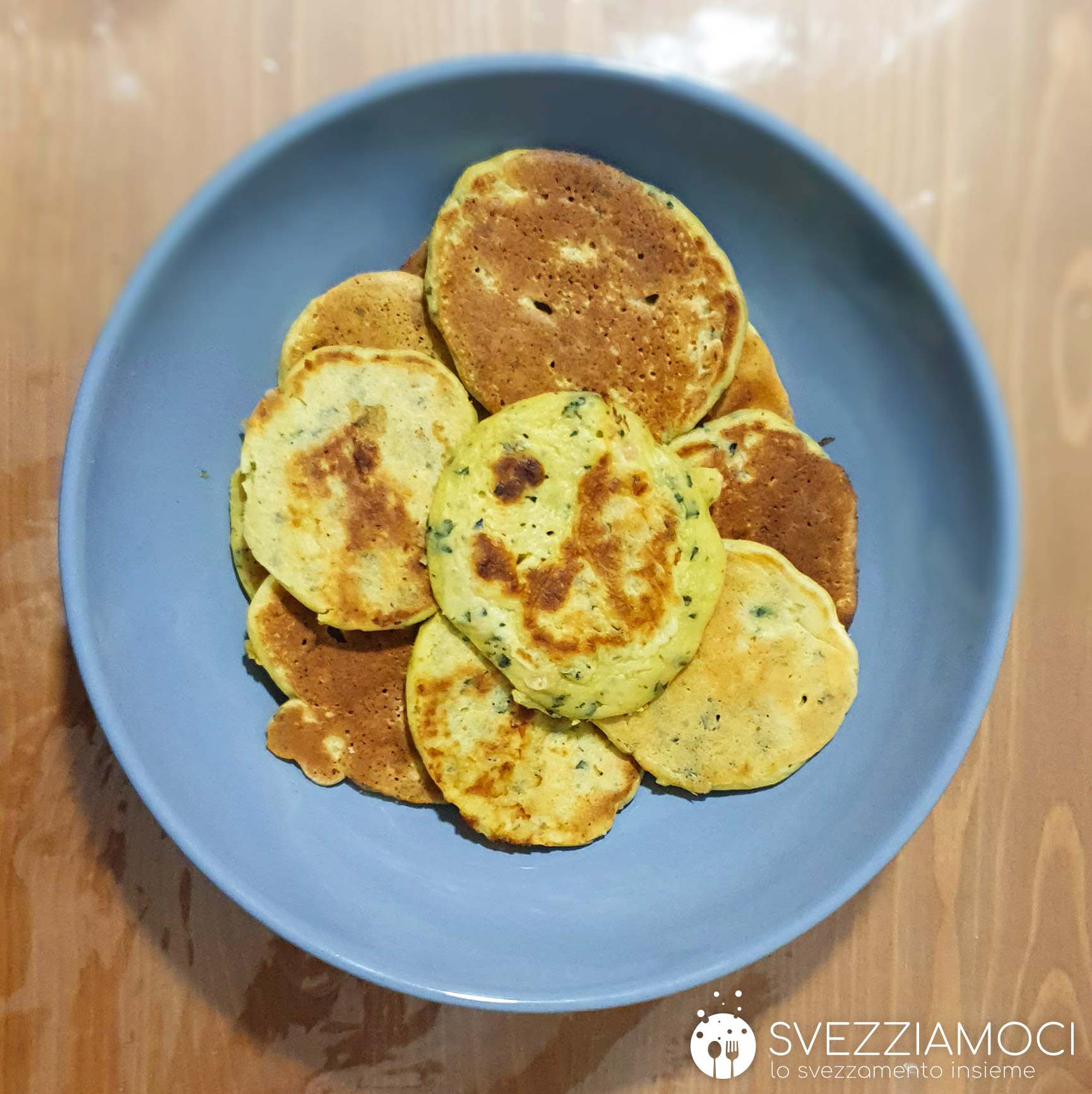 Mini-pancakes con crema di patate cannellini e cavolo nero