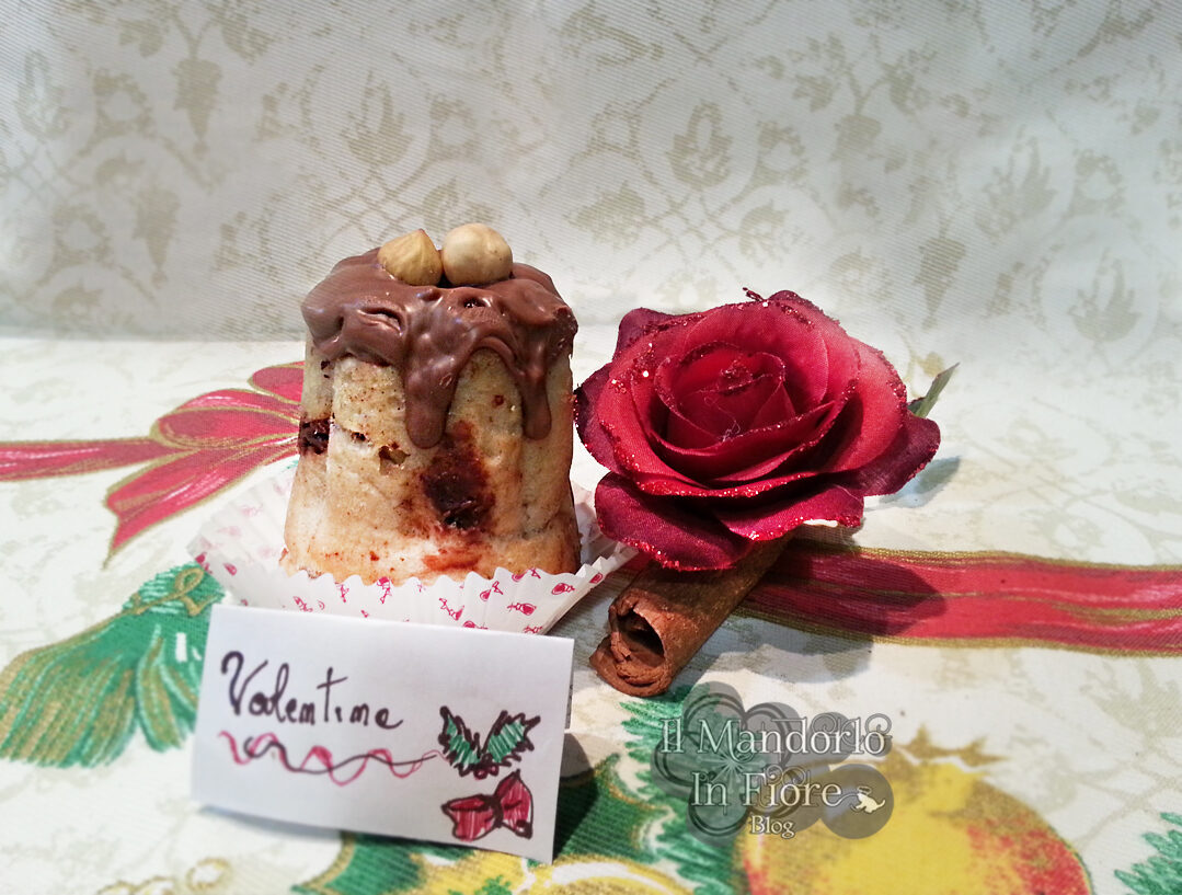 Mini pandoro finto alle nocciole e cioccolato