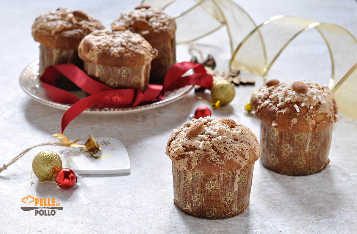 Mini panettoni con glassa alle mandorle