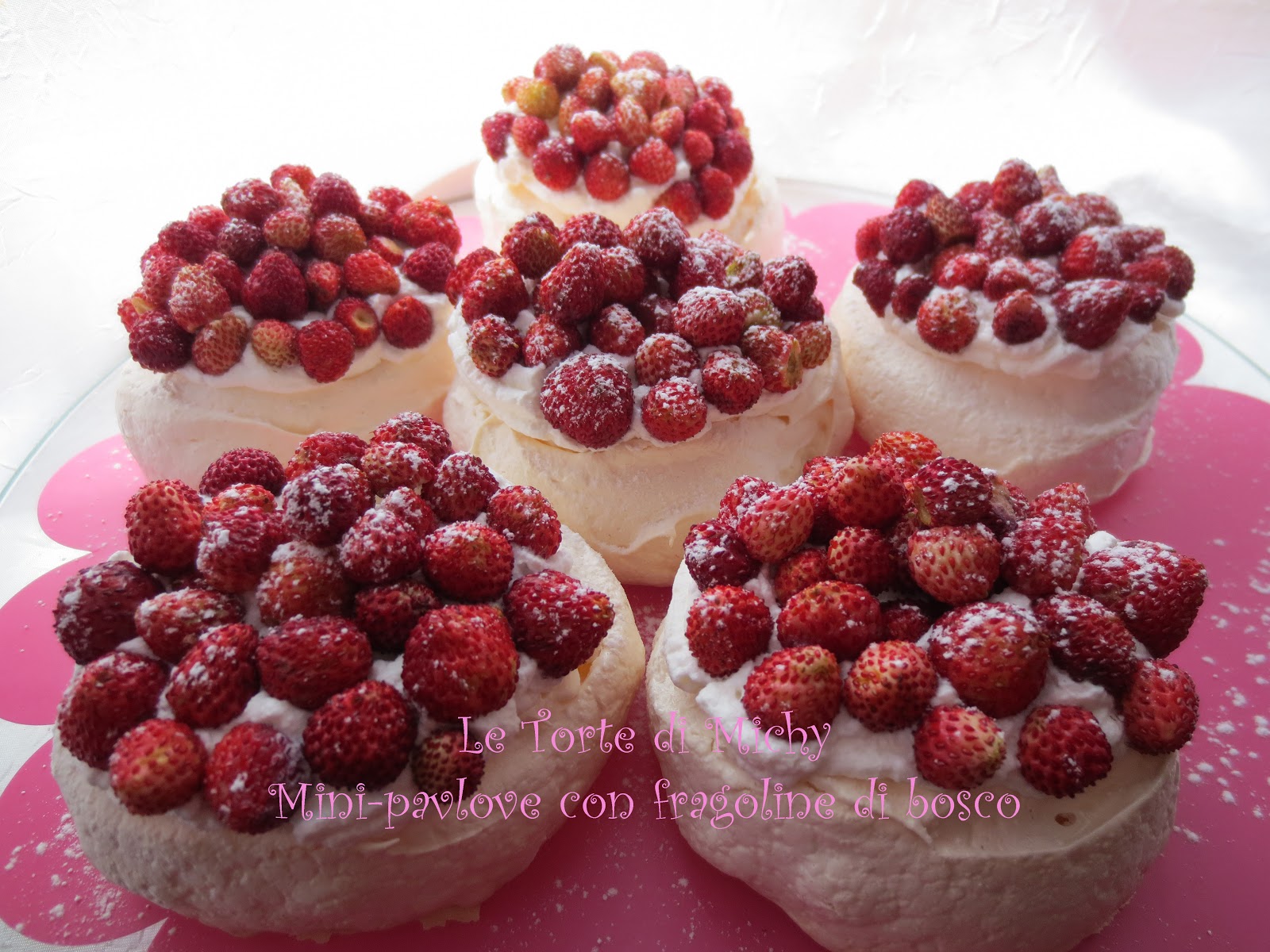 Mini pavlova alle fragoline di bosco