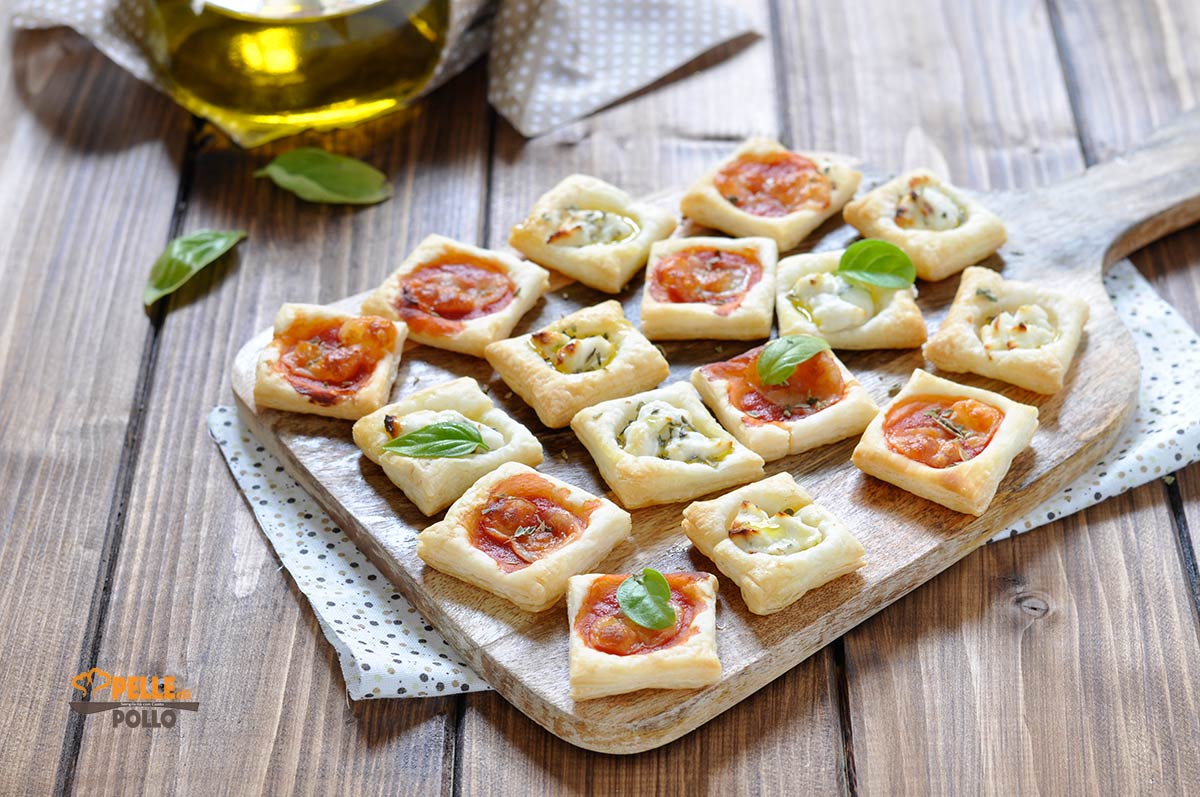 Mini pizzette di pasta sfoglia