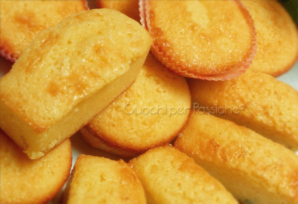 Mini plum-cake
