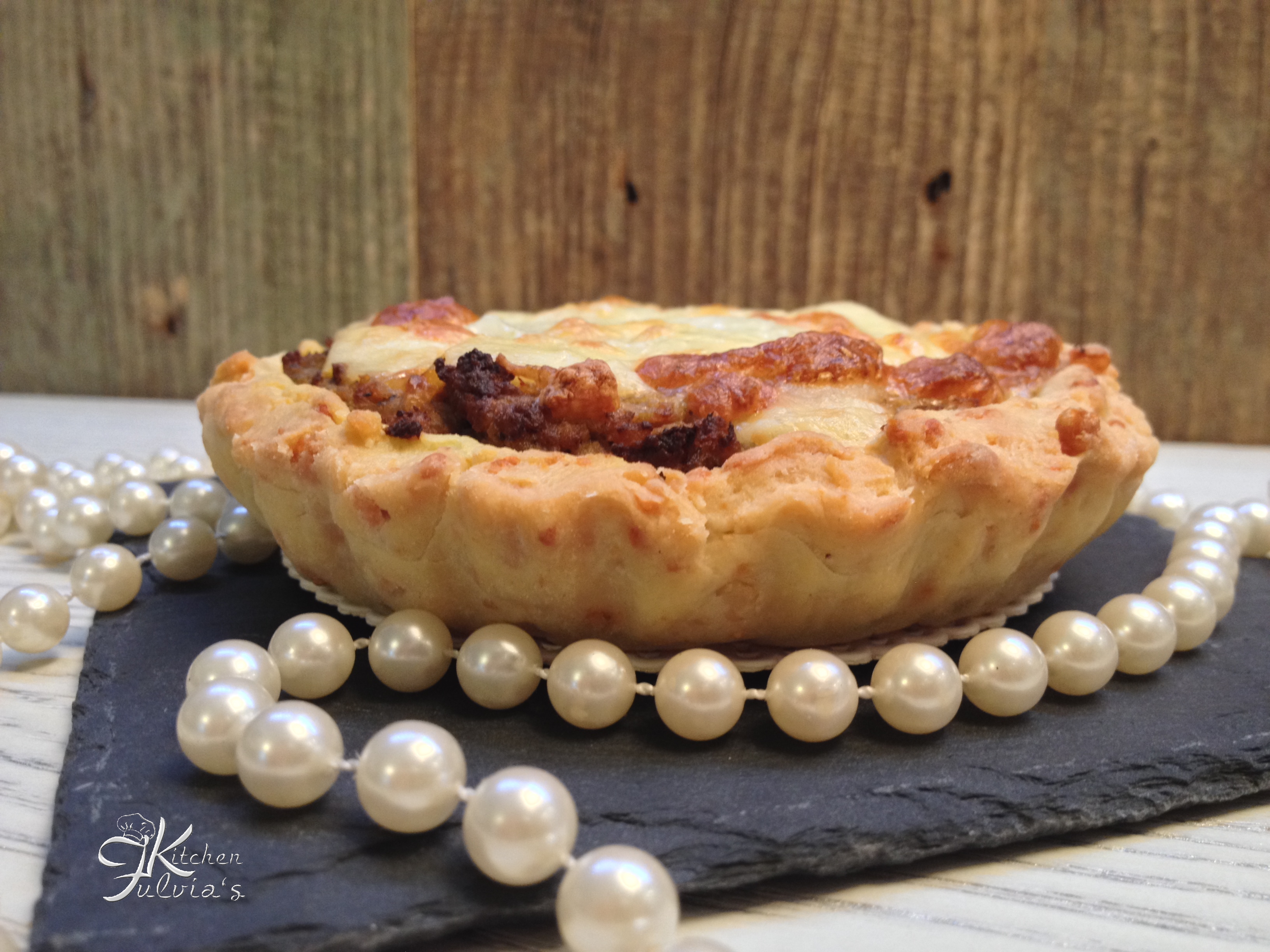 Mini quiche di frolla salata con pollo e verdure