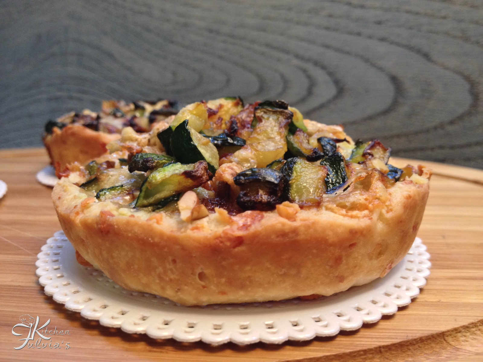 Mini quiche di frolla salata con zucchine, gorgonzola e noci