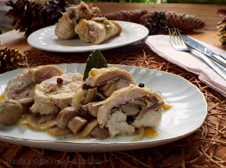 Mini rollè di pollo con prosciutto e funghi profumati al limone