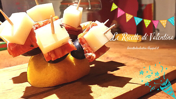 Mini spiedini uva, formaggio e salame piccante