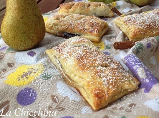 Mini strudel con pere, cannella e crema di nocciole