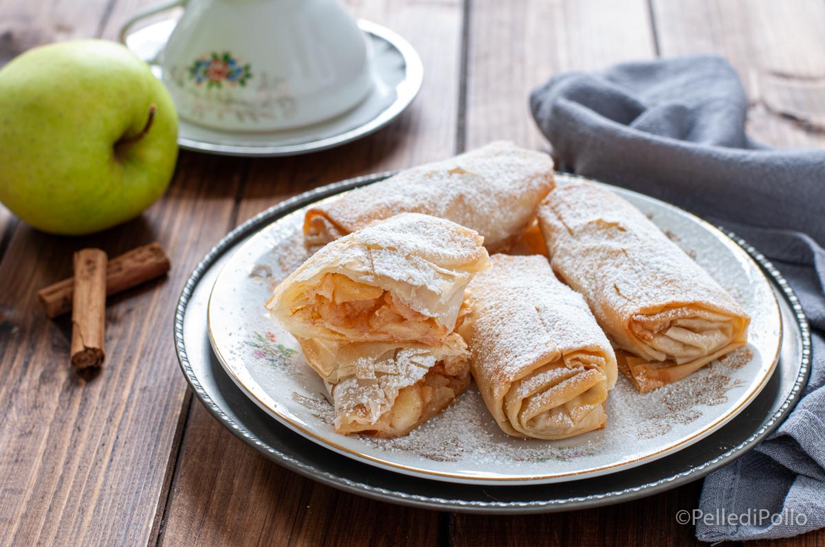 Mini strudel di pasta fillo con mele e cannella