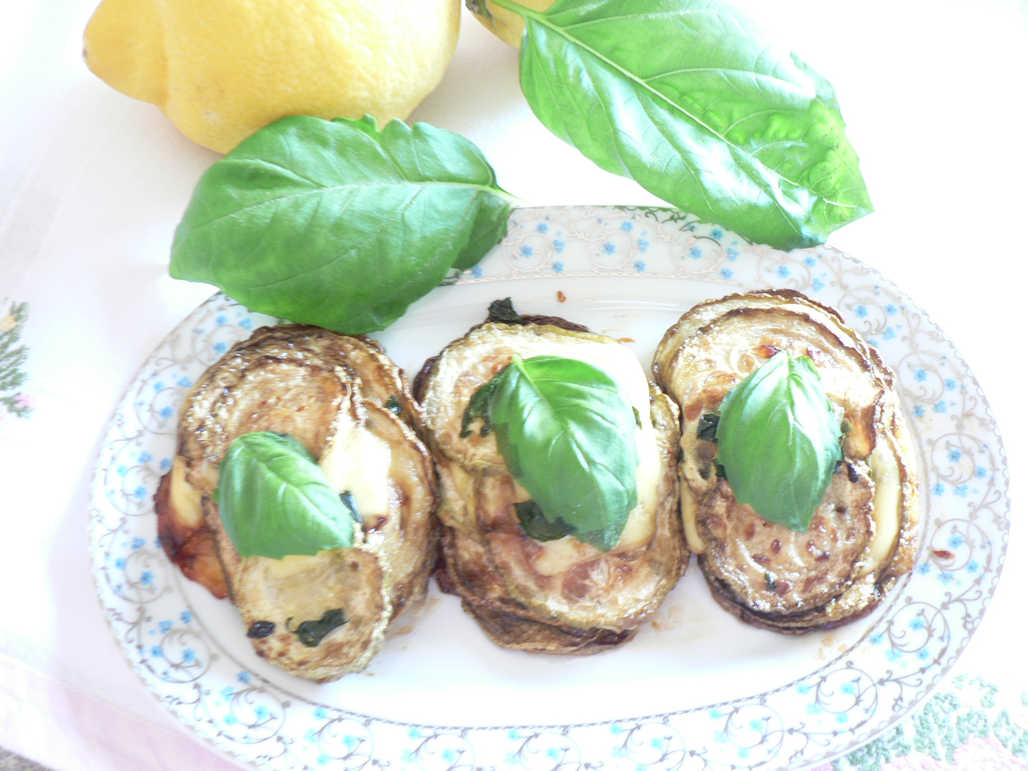 Mini torrette di zucchine formaggio e basilico al forno