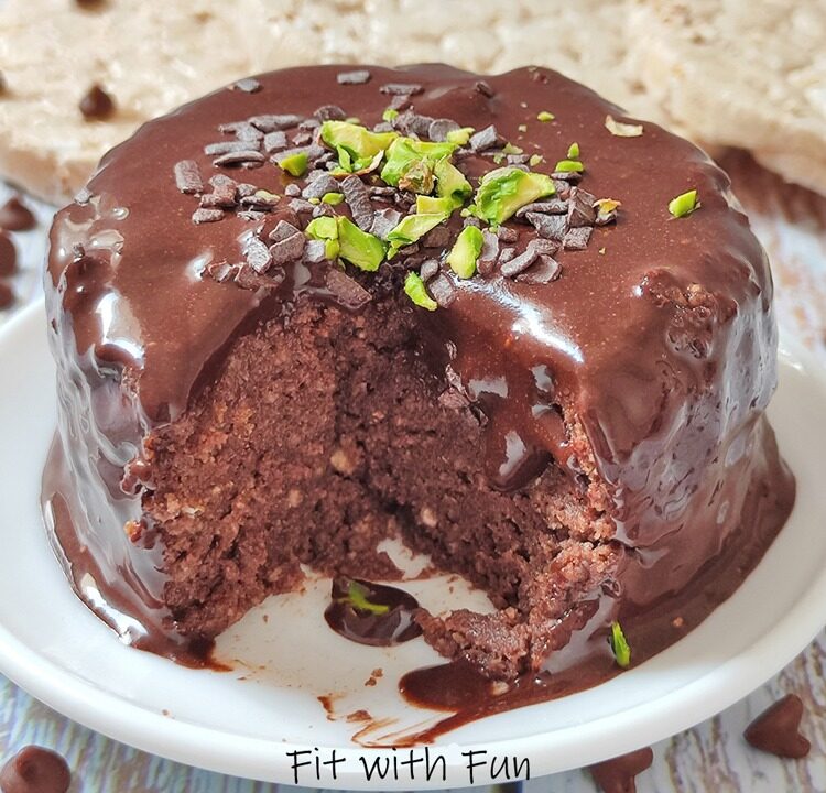 Mini torta proteica al cioccolato senza cottura glutine lattosio