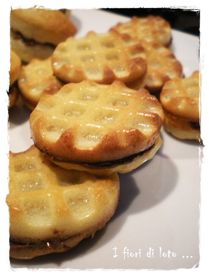 Mini waffles al cioccolato e .. nuova collaborazione.