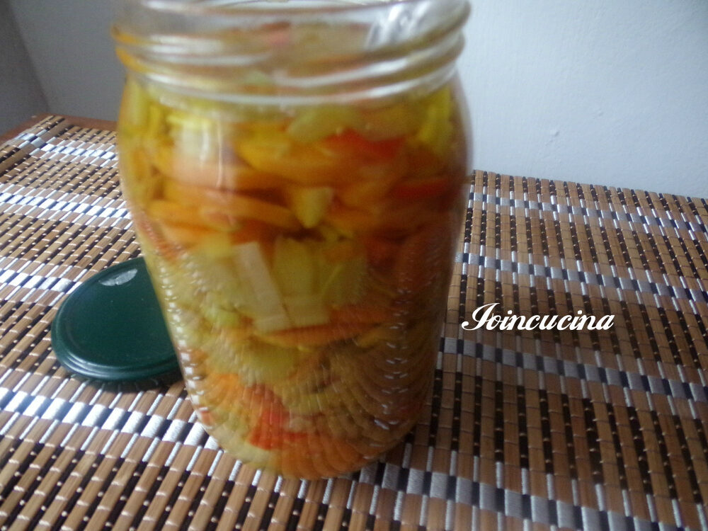 Misto di odori piccanti in olio di oliva