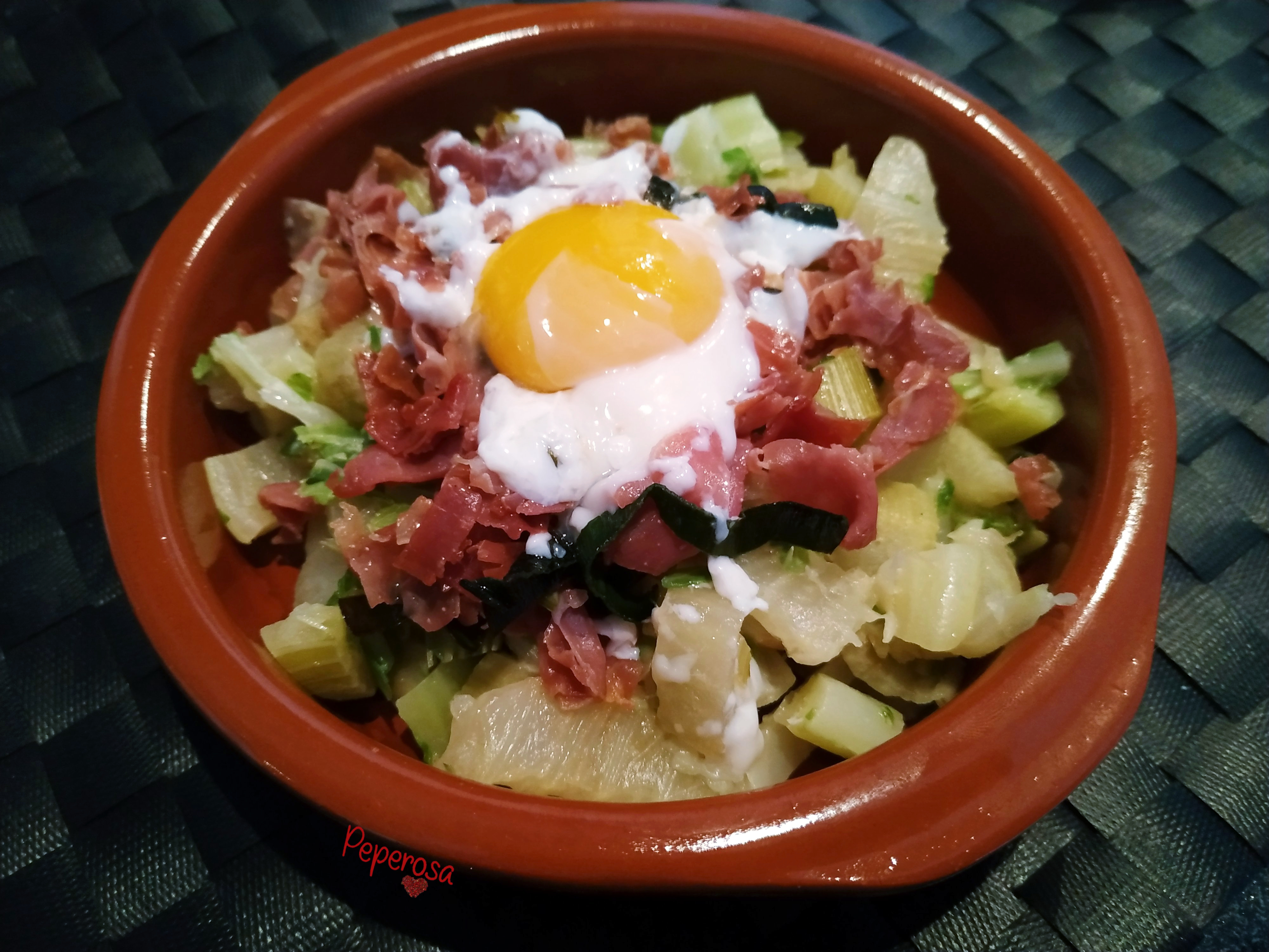Misto di verdure con speck e uovo