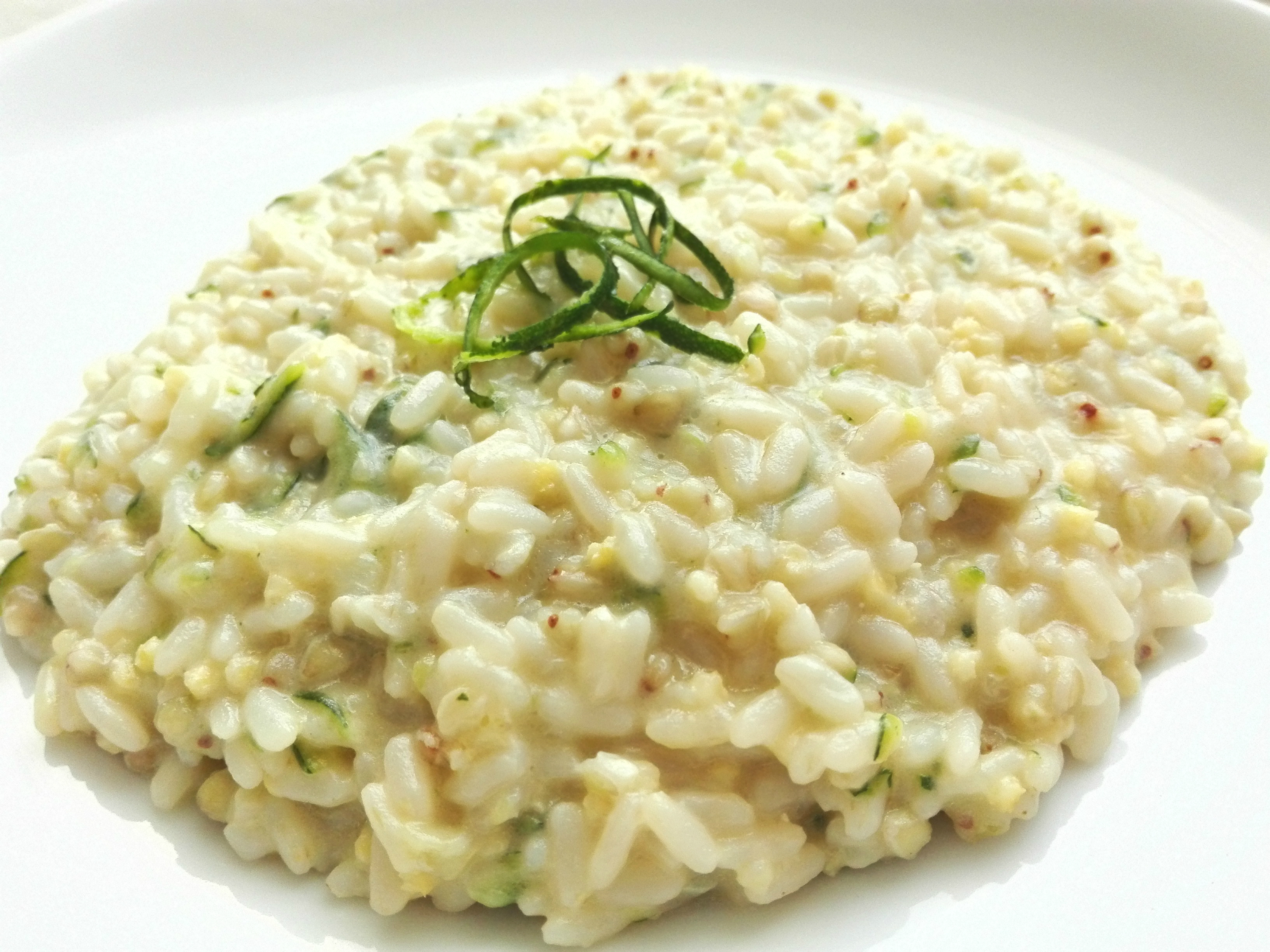Mix (riso, grano saraceno e miglio) cremoso alle zucchine e robiola
