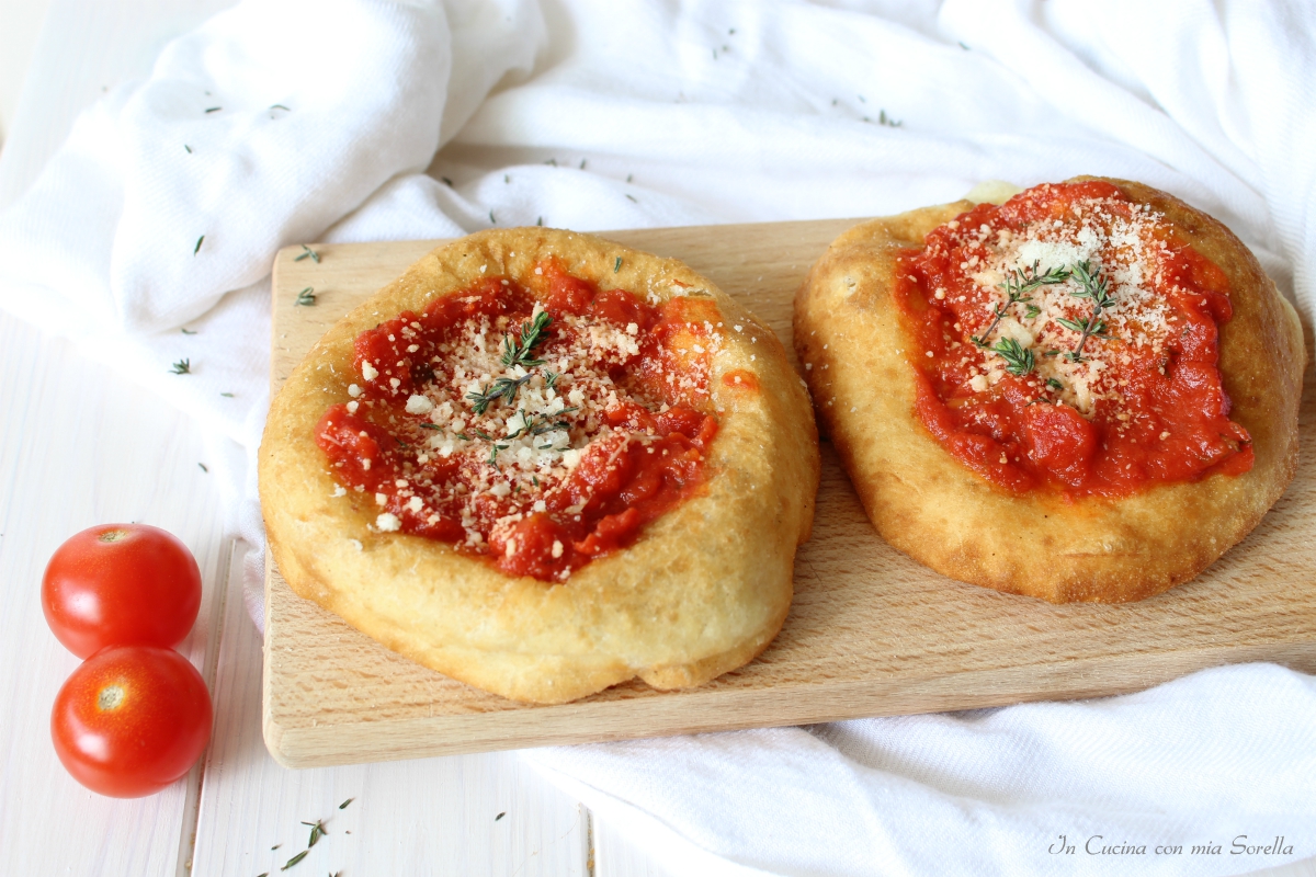 Montanare o pizzelle fritte napoletane