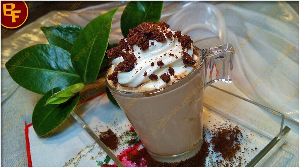 Mousse al caffè con crumble al cacao