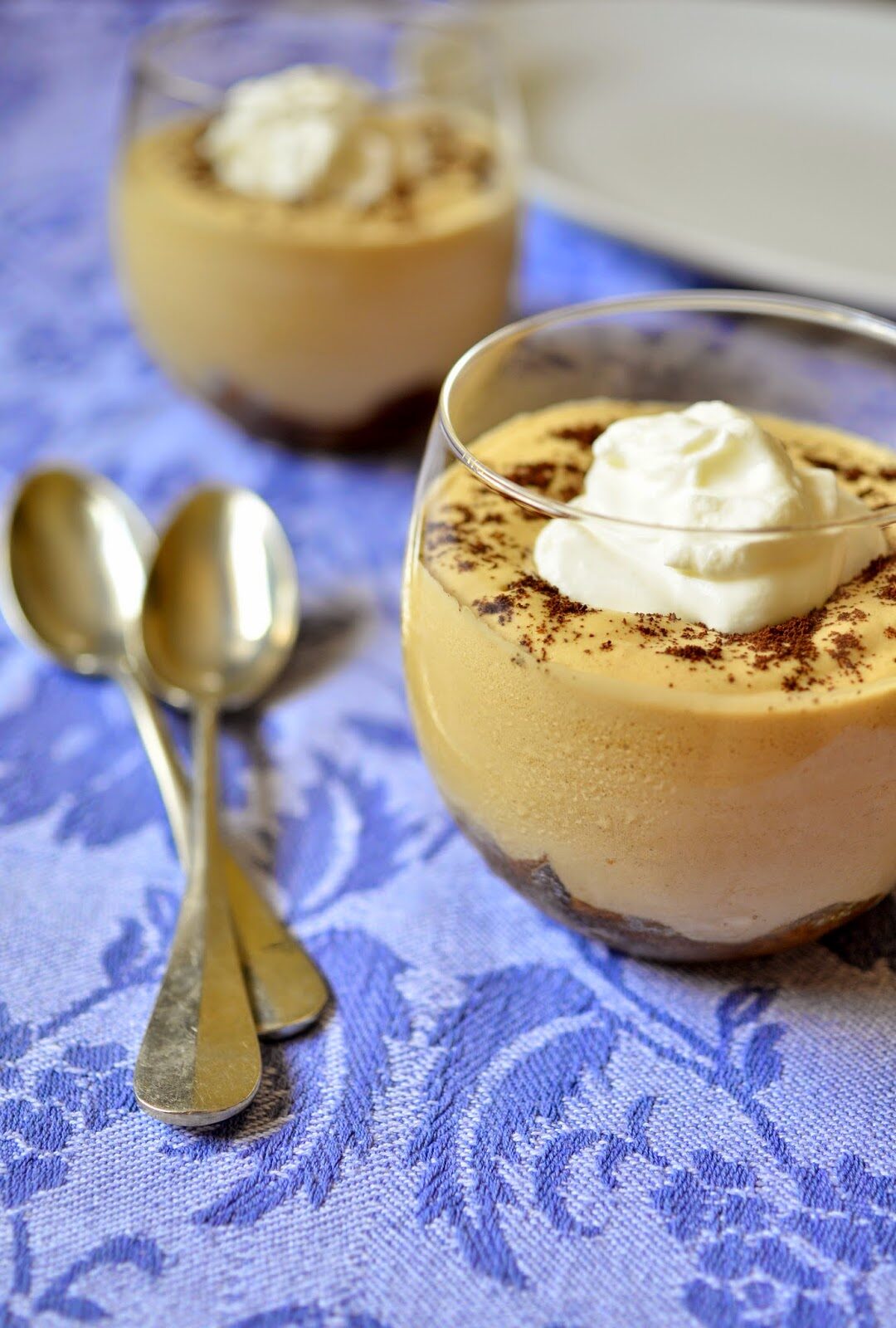 Mousse al caffè con spuma di mascarpone al profumo di cardamomo