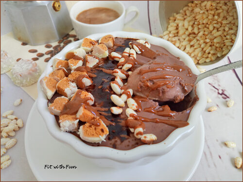 Mousse al caffè vegan proteica senza glutine