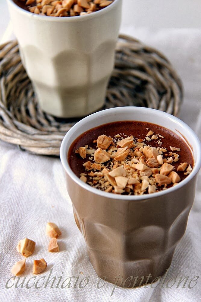 Mousse al cioccolato e liquore amaretto