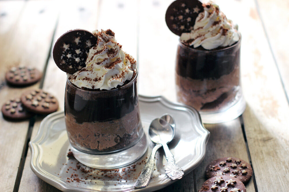 Mousse al cioccolato e pan di stelle: ricetta facile – senza uova