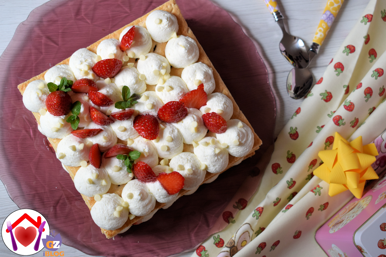 Mousse al mascarpone, fragole e cioccolato bianco