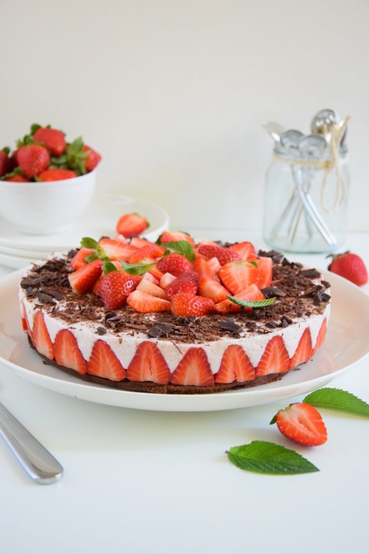 Mousse cake alle fragole e cioccolato
