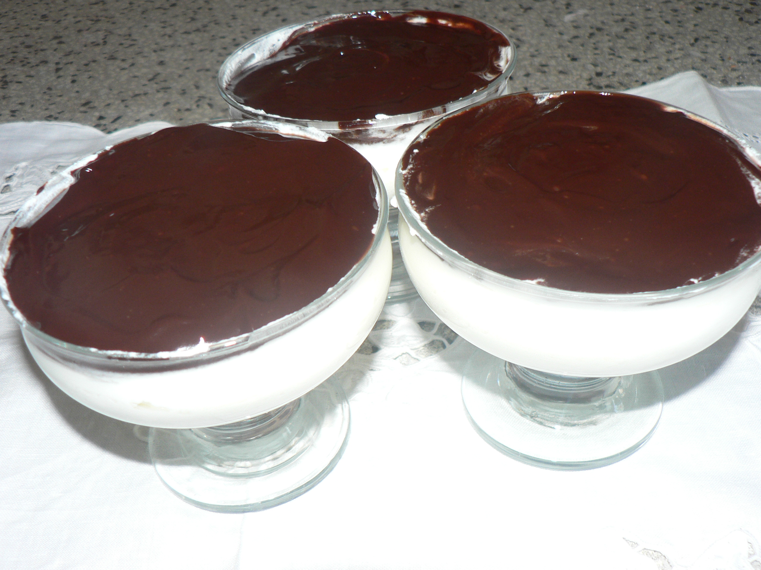 Mousse di panna e yogurt con cioccolato
