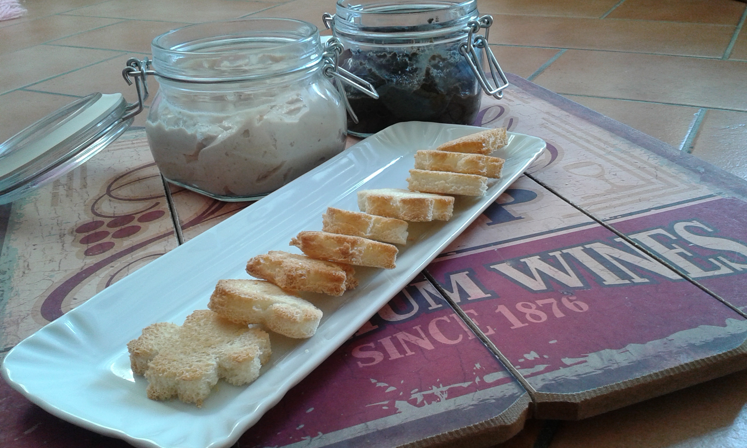 Mousse di tonno e paté di olive nere