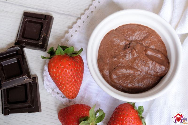 Mousse vegana al cioccolato con acqua faba